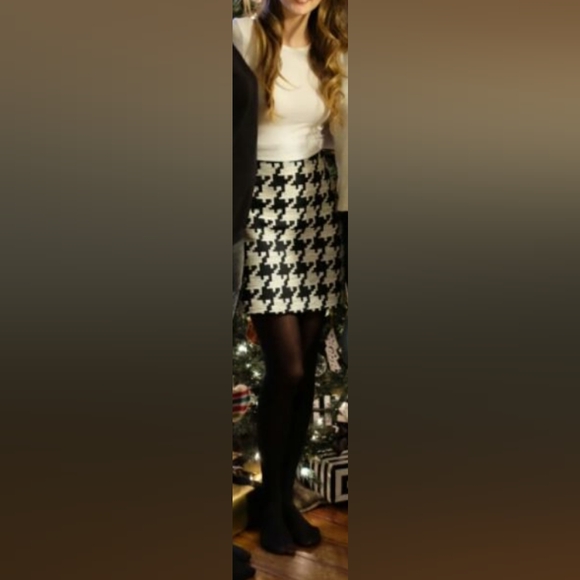H&M Black & White Houndstooth Pencil Skirt - Picture 3 of 11